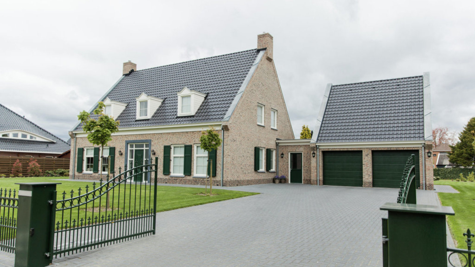 Landhuis met garage in Vlagtwedde