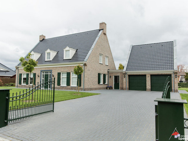 Landhuis met garage in Vlagtwedde